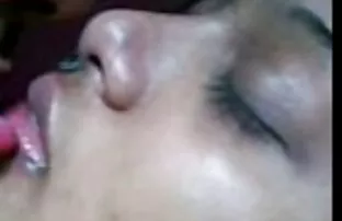 Դեռահասը հրապարակայնորեն գրում համ պոռնո է