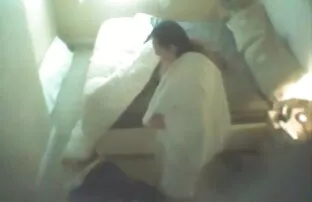 փոքր բնական սեւ մազերը նուդիստական էքստրեմալ գեյ-պոռնո լողափում