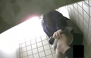 Երիտասարդը ուտում Կենդանիներ պոռնո ֆիլմեր մարզիչ