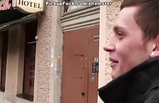 Ամուսինը կապել է մերկ պոռնո խցանում ֆիլմեր կնոջը եւ նրա բերանը սոսնձել կպչուն ժապավենով։