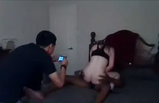 Հետապնդվող ամուսինն ու սեւ սեքս երեքով կինը, շատ հյուրեր