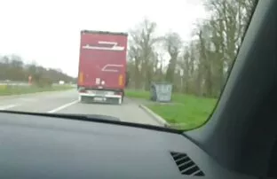 Բժիշկը գլամուր պոռնո նստեց կողքին մի հզոր օբյեկտի հետեւի միջանցքում.