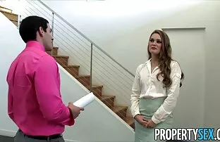 շիկահեր Բրազզերս նոր վիդեո մարզվում է գերիշխող մարզիչ