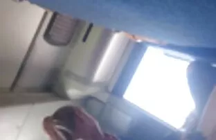 Ուսուցիչը սովորեցնում է մի խումբ զուգագուլպաներ պոռնո ուսանողների.