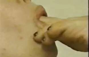 Տղան քոլեջում կնոջ հետ սեքս Վիդեոներ Վիճակագրություն է սովորում։