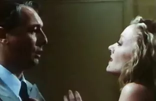 Իմ սեքս վիդեոներ խորթ հայր Մելանի Հիքսը լրտեսում է ինձ։