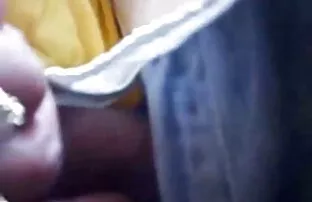 Տղաները զբոսնում էին նրա վրա, երբ նա իր ընկերուհու բերանը էր առատ ԽՑԱՆՆԵՐ տալիս