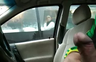 կապել ստիպված հին պոռնո է հետեւել, թե ինչպես է նա խախտում