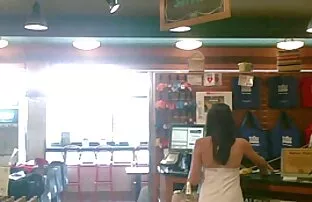 Փոքրիկ Kiara հրեշտակ պոռնո Cole ետեւից դրսում video