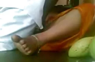 Ձեռքի լավագույն ասիական պոռնո խաղ առաջին անգամ տիկին կոկորդին