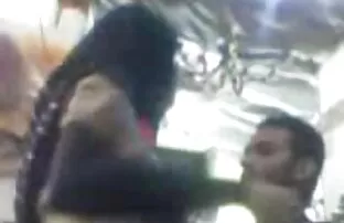 Նա պարզապես դուրս է եկել բանտից դաջվածքներով, գեղարվեստական պոռնո եւ նա անմիջապես նրա ամուսինը: